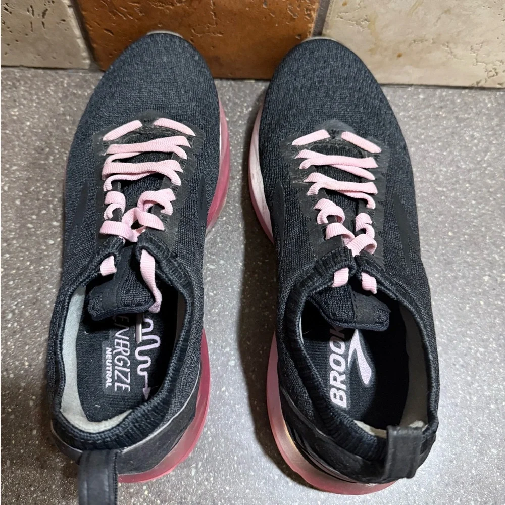 Brooks Women's Black and Pink Running Shoes size 7 - Picture 2 of 8